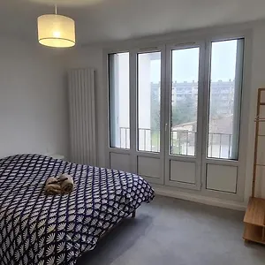 Appartement Private In Shared Iv, Beauvais