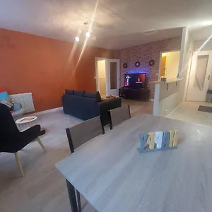 Appartement 5 Personnes 52m2 Avec Grand Salon Et 1 Chambre Proche Aeroport Et Gare, Beauvais